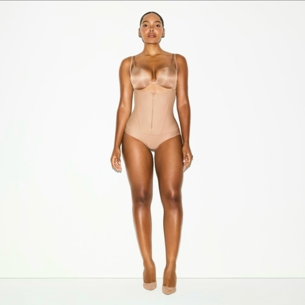 Skims Body CS Waist Cincher Butt Lifting Brief